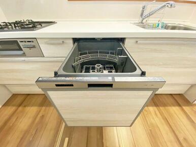 家事の負担を軽減する「食器洗浄乾燥機」付き。洗浄から乾燥までこれ1台！