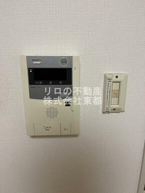 訪問者が一目で分かるＴＶモニタ付インターホンです！