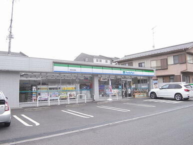 ファミリーマート世田谷玉堤店