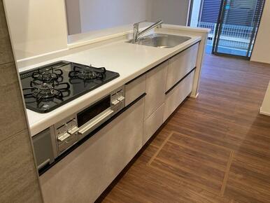 コンロ数が増えると手の込んだ料理に思わずチャレンジしてみたくなる！？（5号棟）