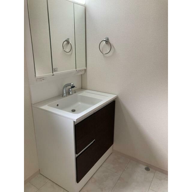 お化粧やヘアセットが楽しくなる洗面スペース（2号棟）