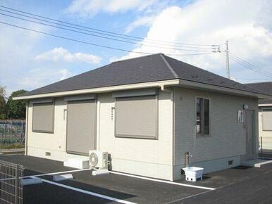 ガラスはすべて高断熱ペアガラス。冬は暖かく夏涼しい。快適なシャーメゾンライフを