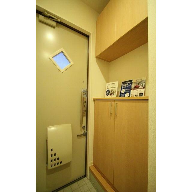 玄関　上下セパレートタイプのシューズボックスを採用