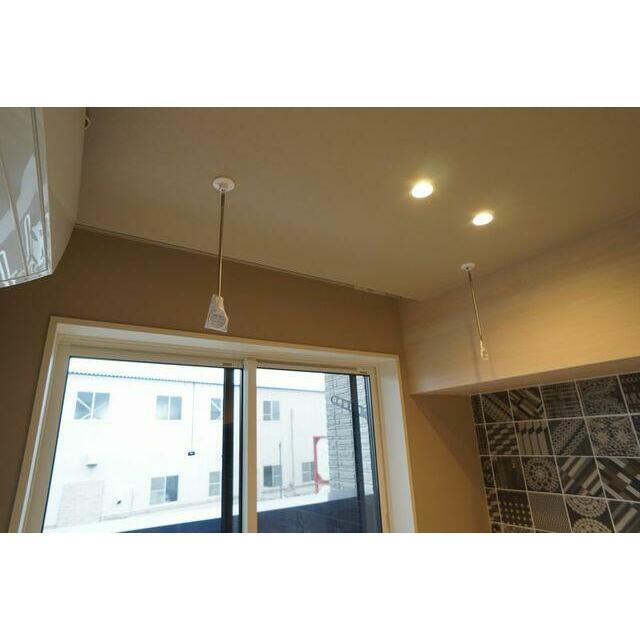 ＬＤＫには室内物干しの設置がございます。