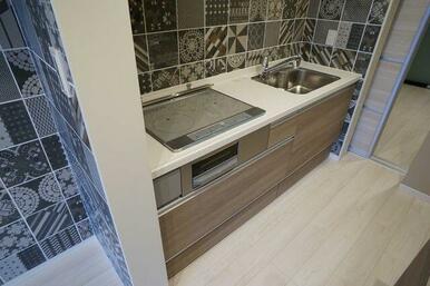 ３口ＩＨコンログリル付きです。