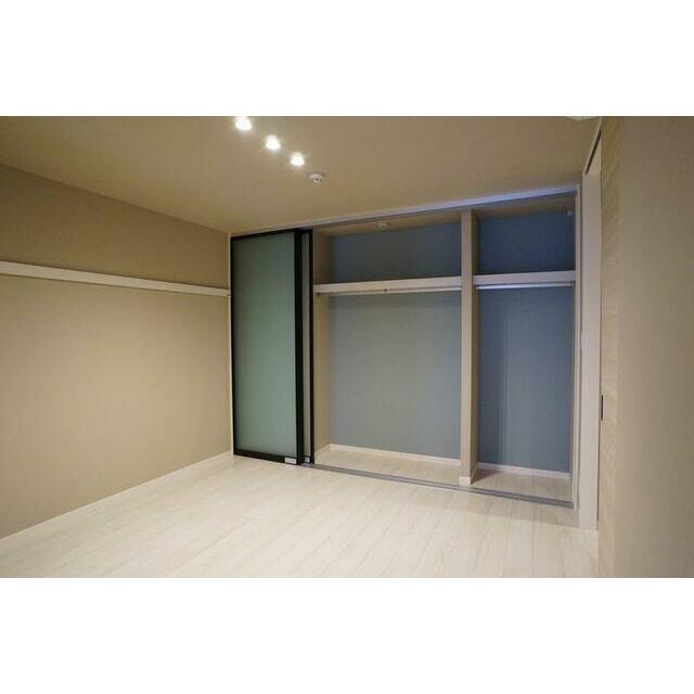 収納はハンガーパイプが３つに分かれているので分けてご利用頂けます。