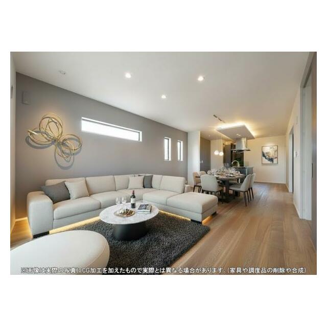 20帖越えのLDKだからこそ叶う、贅沢な家具レイアウト。ゲストを招いても窮屈さを感じさせない開放感。