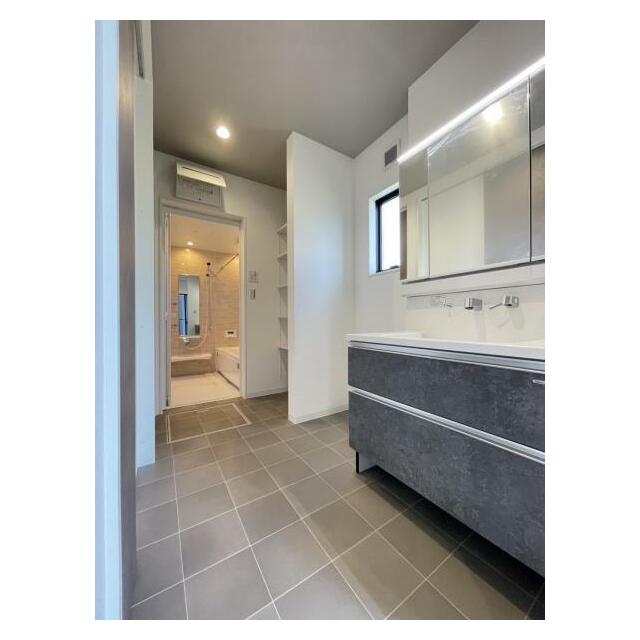 脱衣、入浴、そしてサウナへ。すべての動きがスムーズに完結する回遊動線。