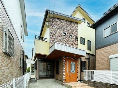 敷地100.09㎡（約30.2坪）　建延89.01㎡（約26.9坪）の木造2階建です。