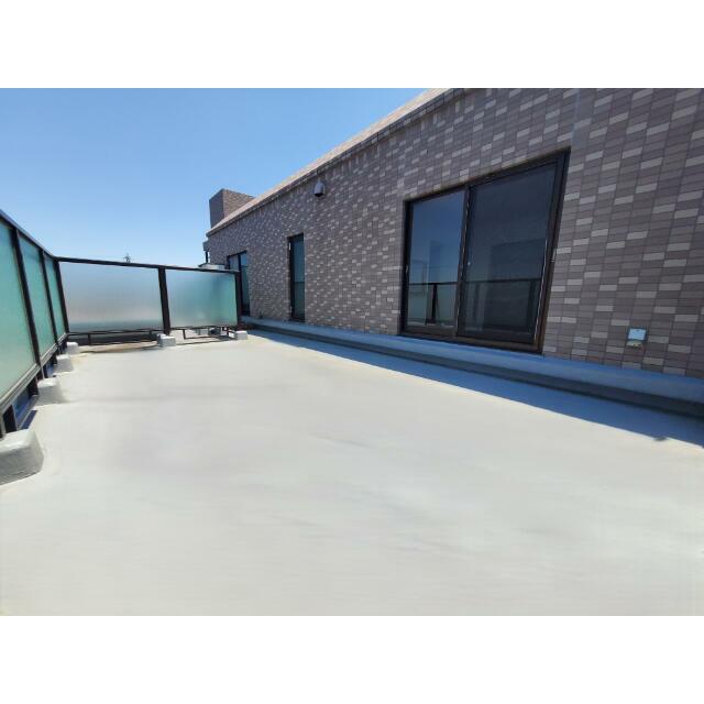 広々ルーフバルコニー付き