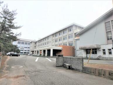 鶴岡第四中学校まで徒歩約１０分