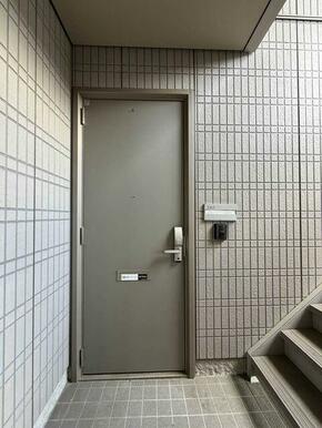 玄関前