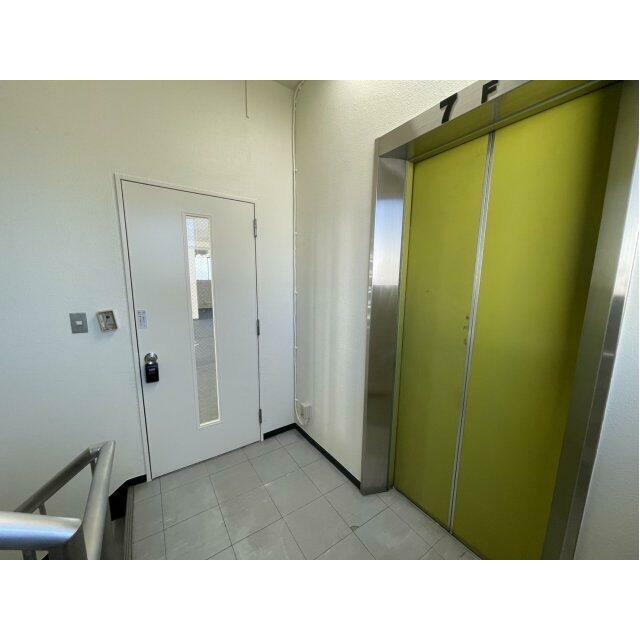 7F　EVホール、貸室ドア