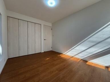 洋室西側約6帖 (2)