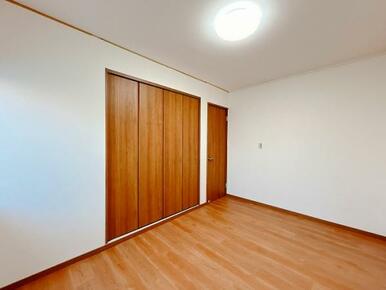 「2階北西側洋室」収納がございます。