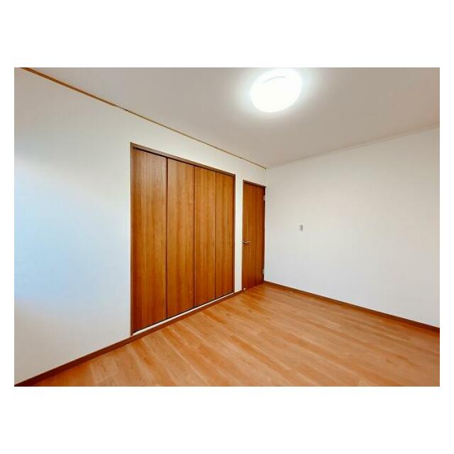 「2階北西側洋室」収納がございます。