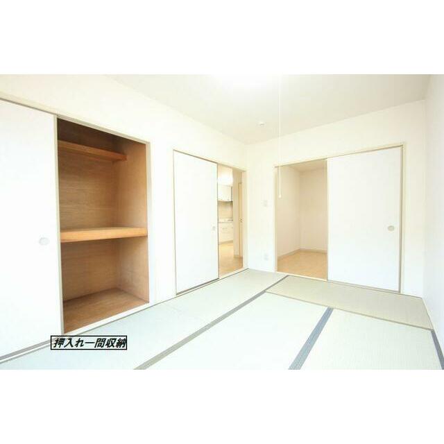 【和室】扉はすべて引き戸になっておりますので、生活しやすいですよ♪♪各部屋とのつながりもあり、無駄…