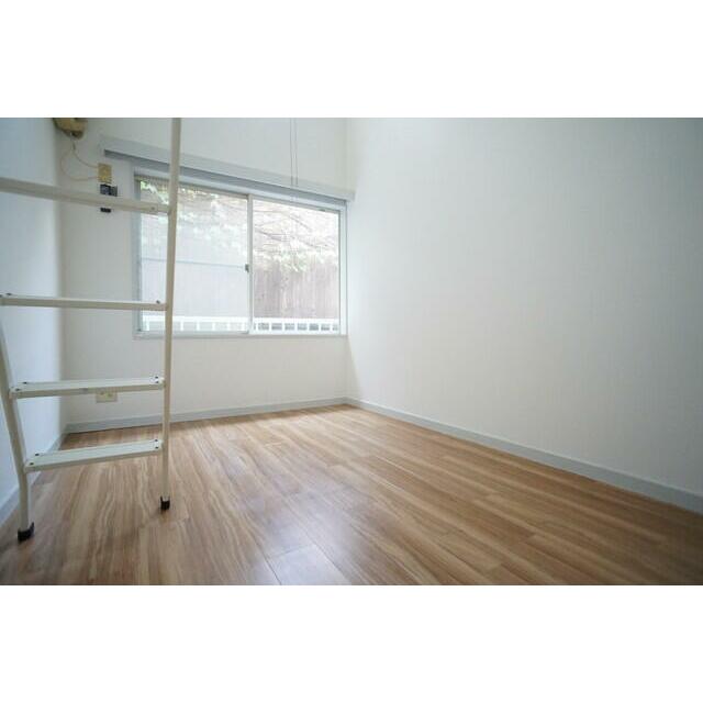 フローリング調の清潔感あるお部屋☆