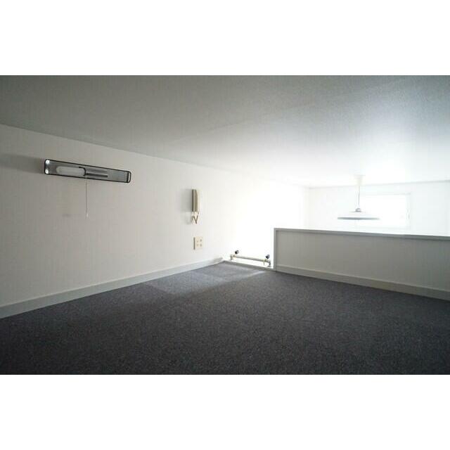 広々ロフト収納付で室内を広くご活用いただけます！