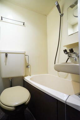 お掃除ラクラクの洗面台付き３点ユニットです☆