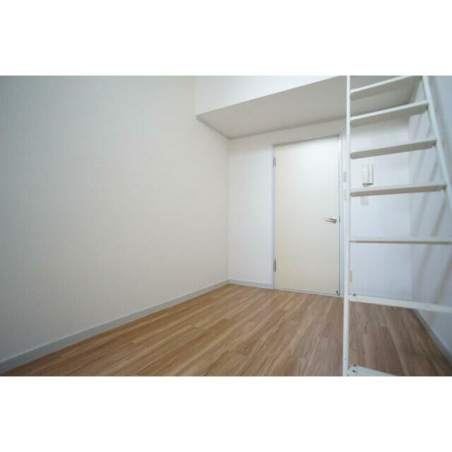 フローリング調の清潔感あるお部屋☆