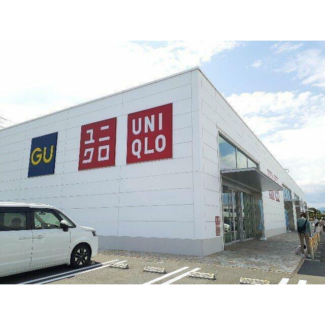 ユニクロ富士店まで1000m