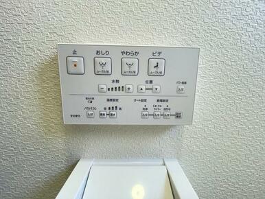 トイレ　温水洗浄機能付き