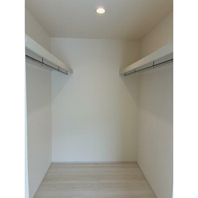 普段着もお気に入りの1着もここに収納！（1号棟）