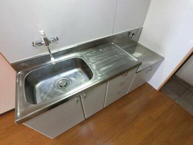 ２口ガスコンロ設置可能な幅が広い流し台です　ＤＫスペースも広々