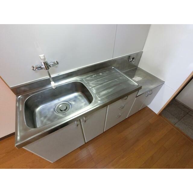 ２口ガスコンロ設置可能な幅が広い流し台です　ＤＫスペースも広々