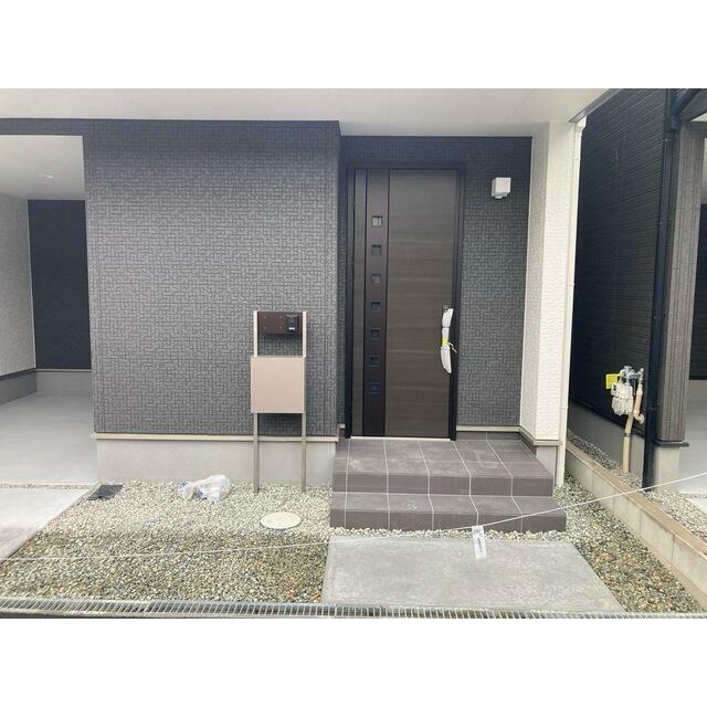 開ければ広がる、閉じれば落ち着く玄関（3号棟）