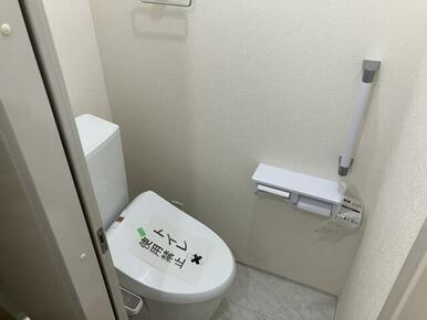 体調不良時や将来のことを考えれば手すり付きはとっても便利（3号棟）