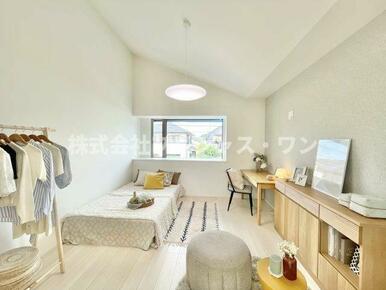 ナチュラルな木目と上品な色合いが魅力的な居住スペースは、住む人の心を自然とおだやかにします。毎日の