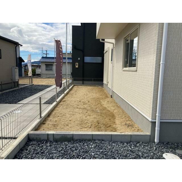 屋外も専有できるって意外とぜいたくな気分です：プライベートガーデン（1号棟）