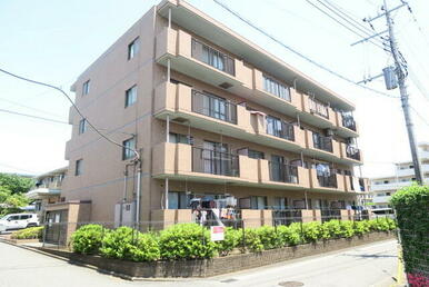 外観（鉄筋コンクリート造４階建てマンション）