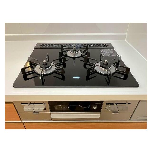 「3口コンロ」グリル付きで、忙しいときに最適な3口コンロです。