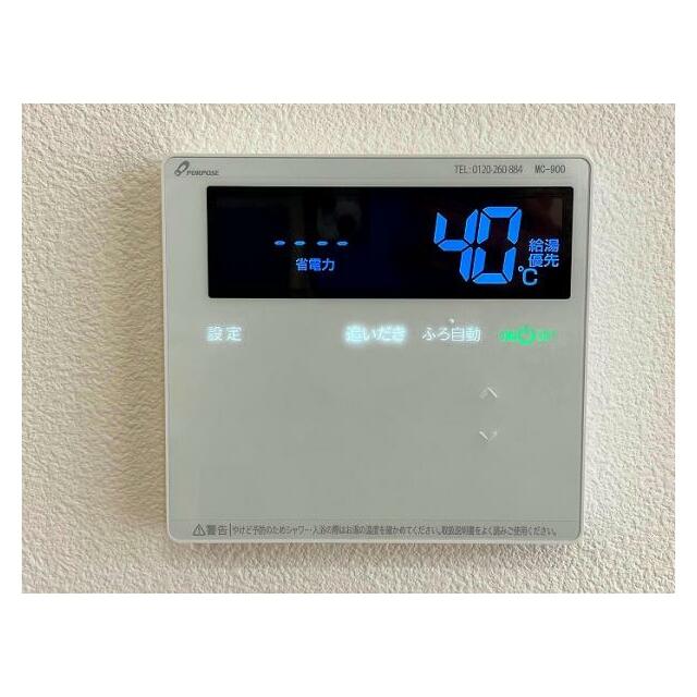 「給湯パネル」LDKからも操作が可能です