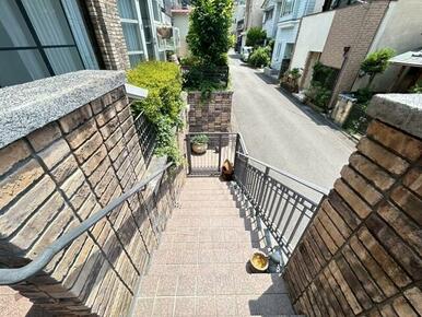 広々とした玄関スペース