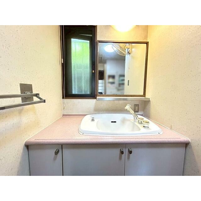 １Ｆ洗面（２Ｆにも洗面室ございます♪）住戸からの眺望。陽当たり・通風良好です♪