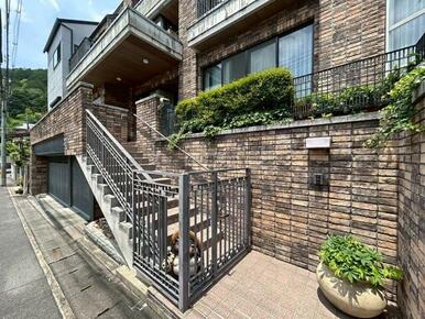 南向きの明るい玄関スペース！