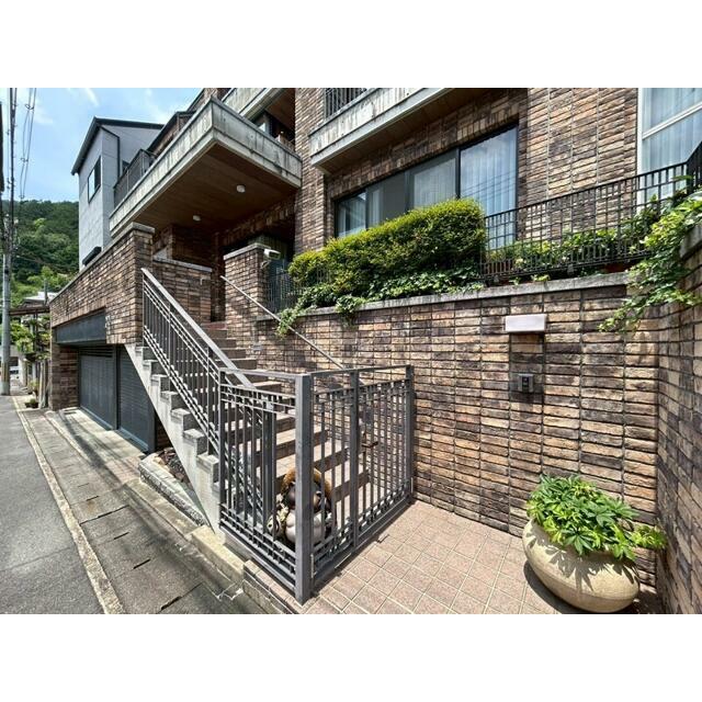 南向きの明るい玄関スペース！