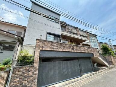 １１ＳＬＤＫ＋自動シャッターガレージ、ホームエレベーター付き！地下１階・地上３階建！