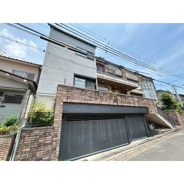 １１ＳＬＤＫ＋自動シャッターガレージ、ホームエレベーター付き！地下１階・地上３階建！