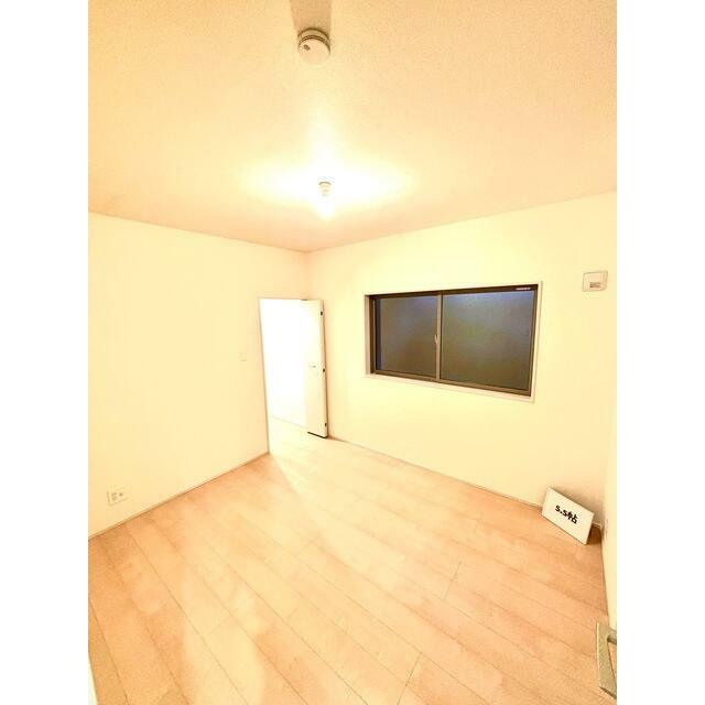 くつろぎスペースとしてはもとより、リビングに学習やテレワークのスペースを設けるご家庭も増えています（2号棟）