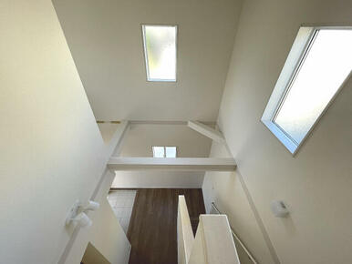 2号棟玄関吹抜け2号棟