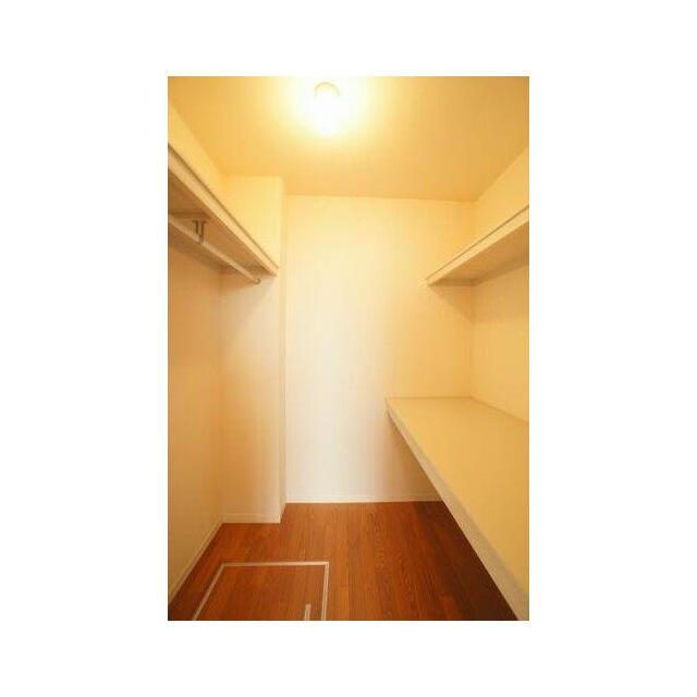 【ＷＩＣ】棚付きのＷＩＣ！大型収納でお部屋がすっきり使えます！！