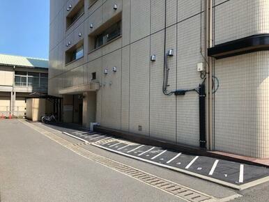 バイク）駐輪場の2区画分をバイク置き場の1区画分としています