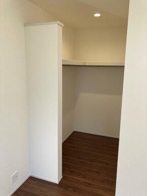 「今日は何着ていこう？」そんな楽しみを味わえる暮らし（1号棟）