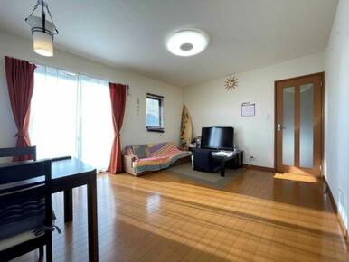 家族が集まり、何気ない出来事も気軽に話せる明るい空間＾＾