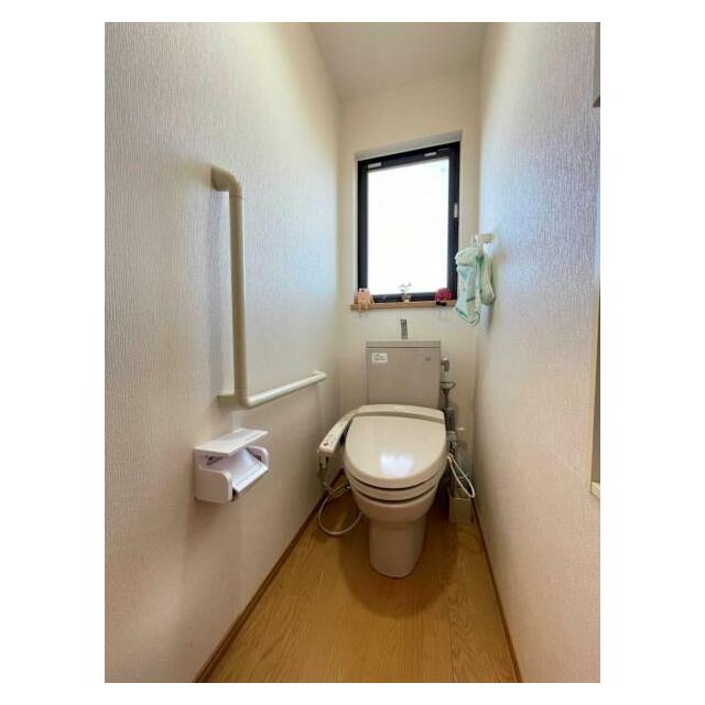 立ち上がりをサポートしてくれる手すり付き！